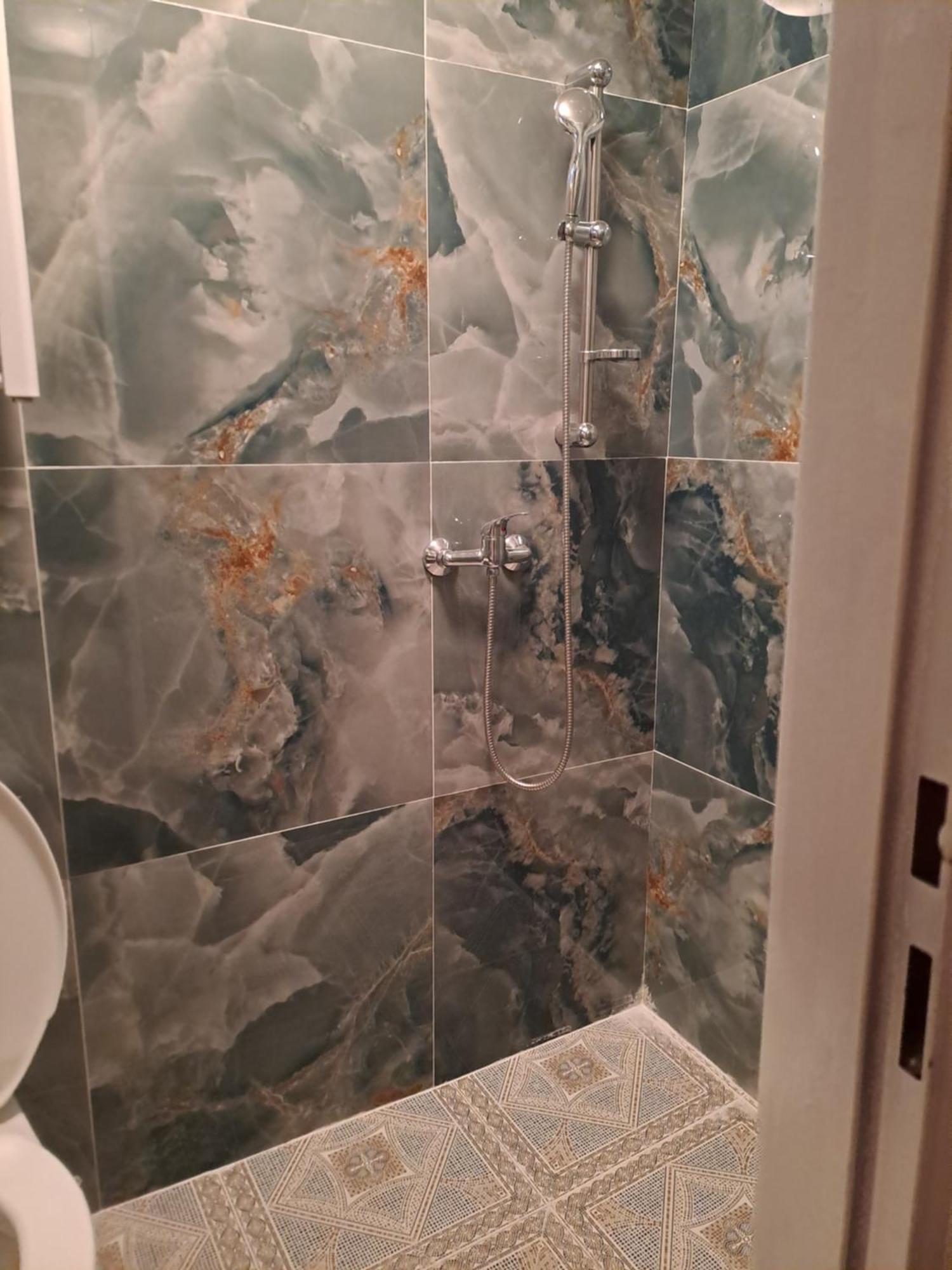 Nha Nghi Cho Cap Doi Va Gia Dinh Apartment Prague Luaran gambar