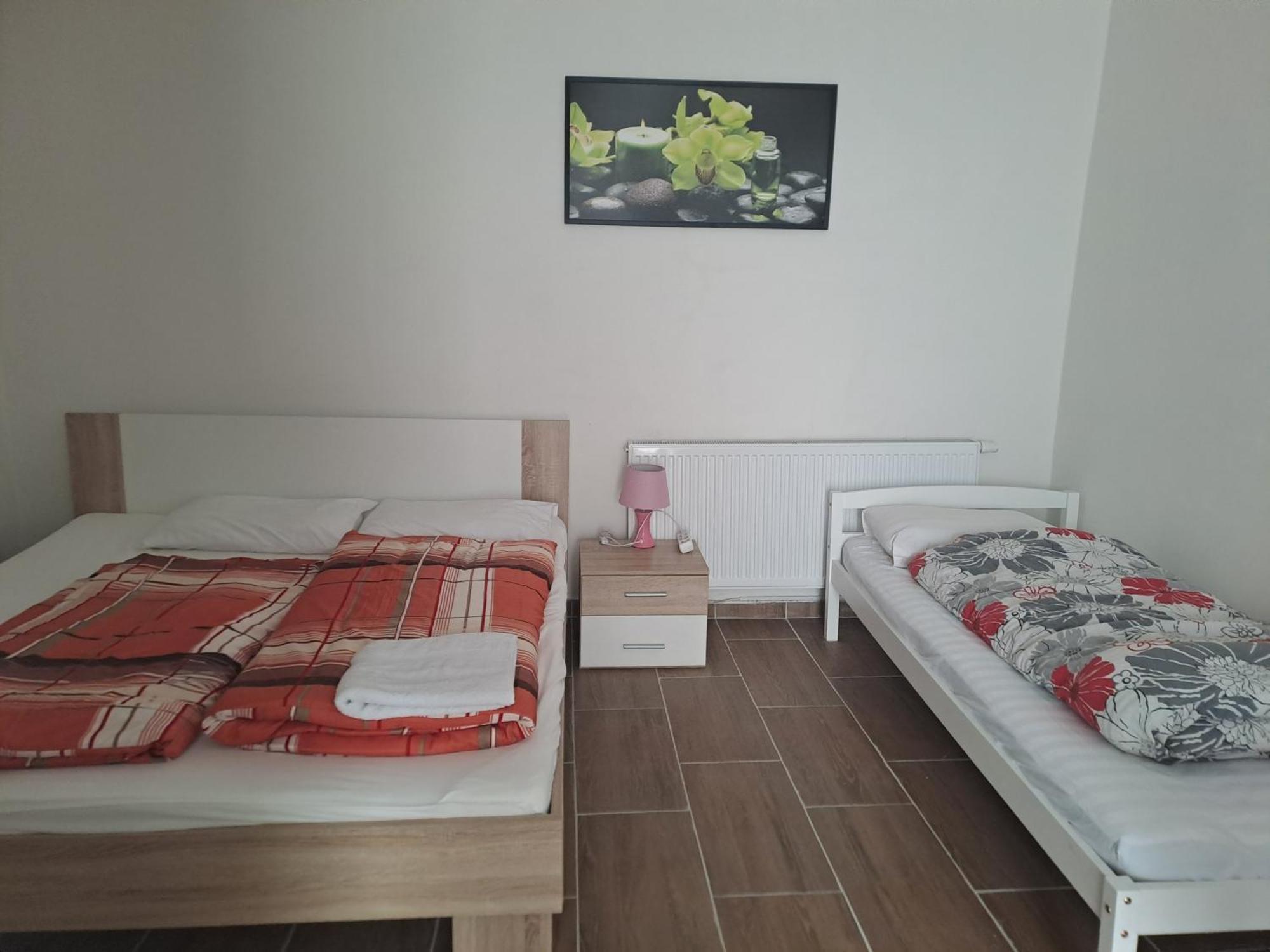 Nha Nghi Cho Cap Doi Va Gia Dinh Apartment Prague Luaran gambar